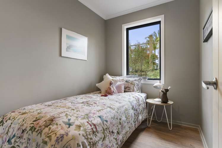 33 Roland Road Greenhithe_25