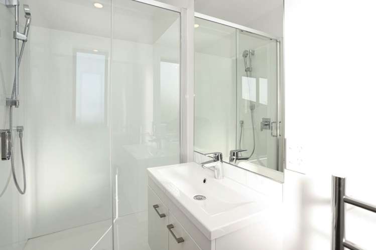 2/10 Shamrock Lane Te Atatu Peninsula_4