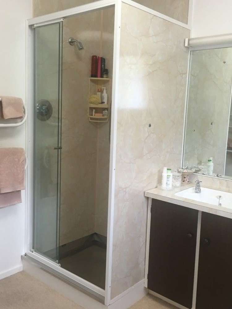 2/4 Kinloch Place Papakowhai_19