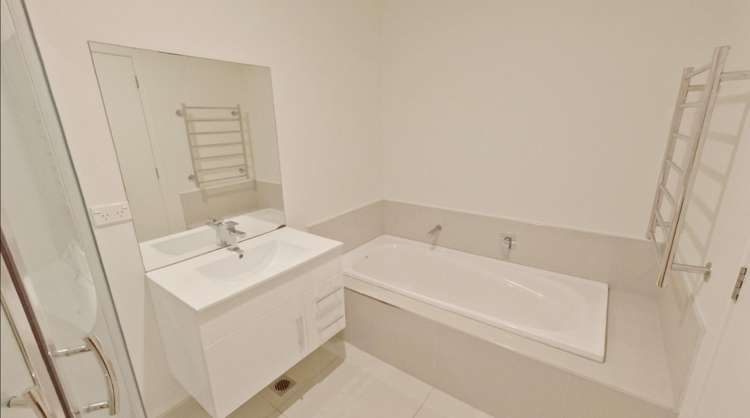 8/7 Vialou Street Hamilton Central_9