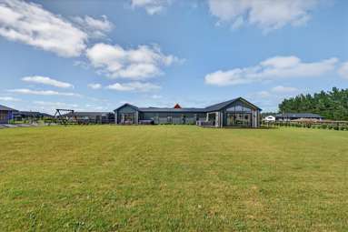 22 Eric Crozier Road_4