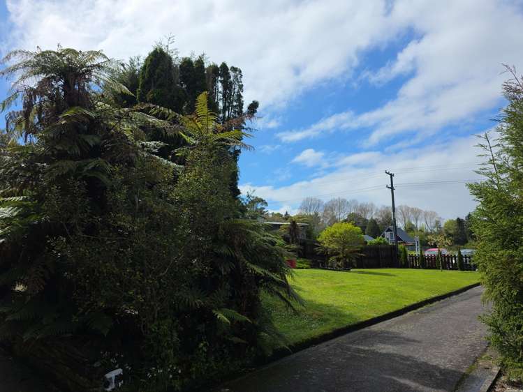 17 Pine Tree Road Kaniere_16