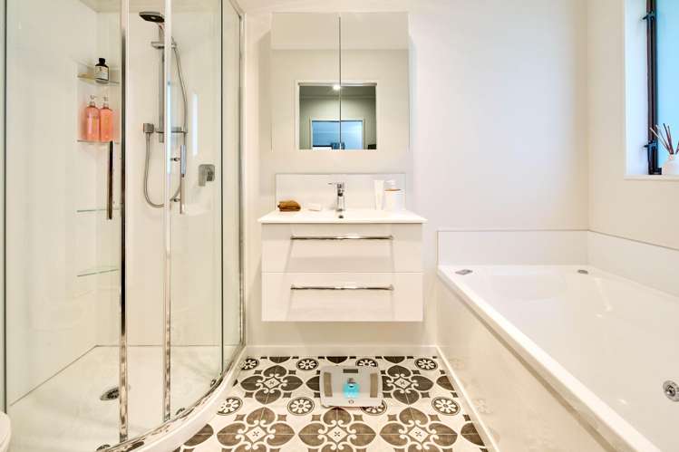 23 Mcenroe Grove Naenae_12