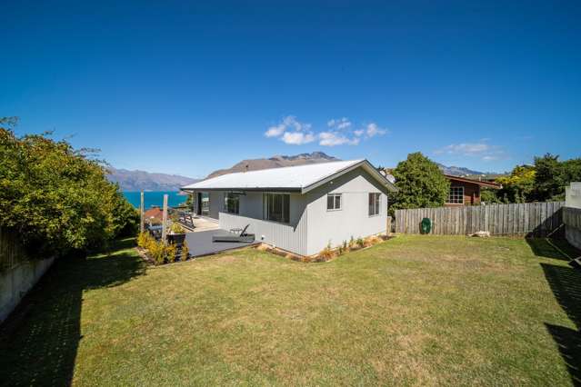 22 Wynyard Crescent Fernhill/Sunshine Bay_2