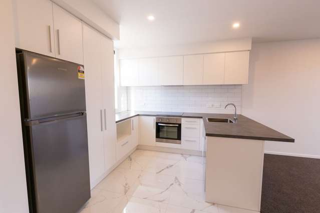 Stunning City-Fringe Living – Modern & Convenient