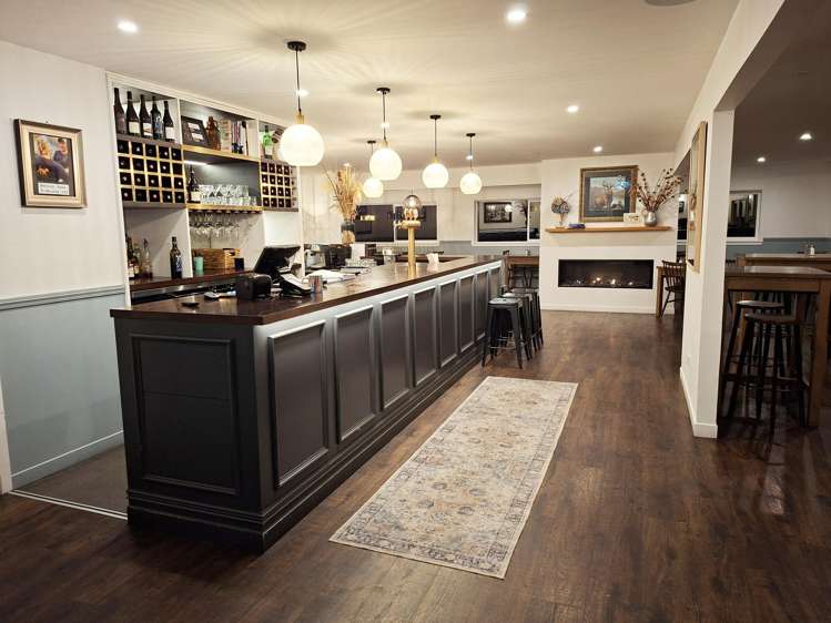 Betsey Jane Eatery & Bar Fox Glacier_3