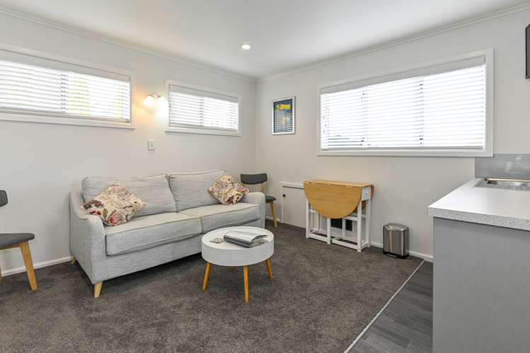 909 Harding Road Camberley_16