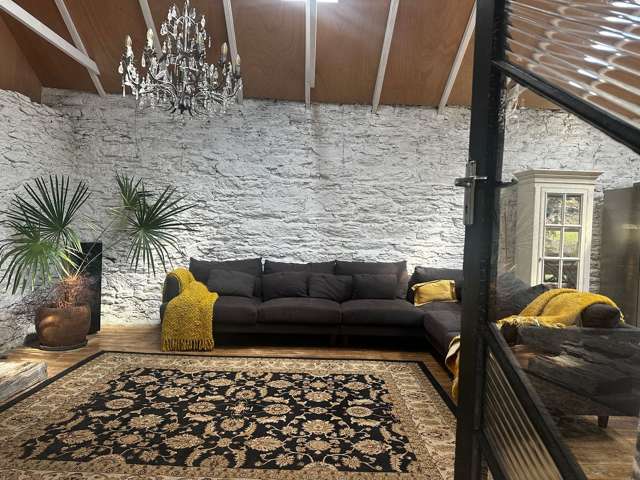 Charming Historical Home - Furnished & Cosy !