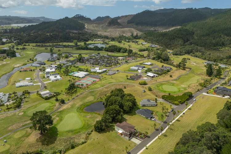 61 Pinehurst Drive Hikuai_5
