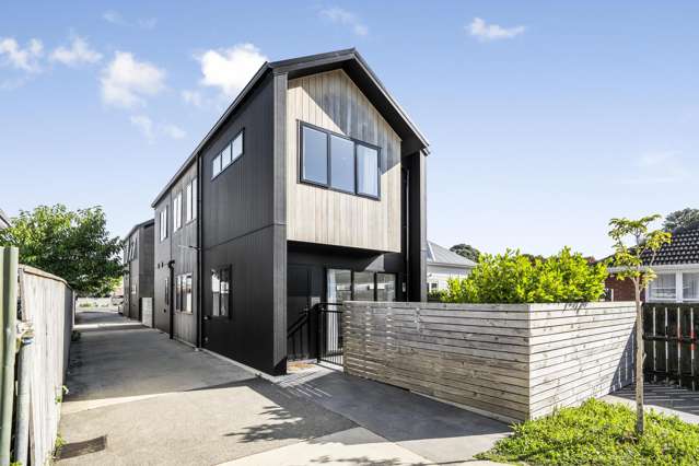 Freehold Townhouse - NO Body Corp Fees!