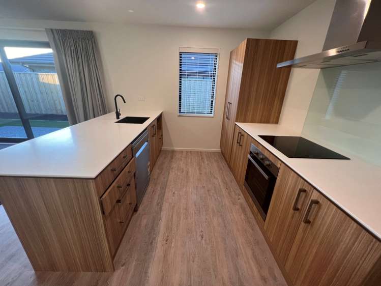 13 Sandhill Drive 11103_2