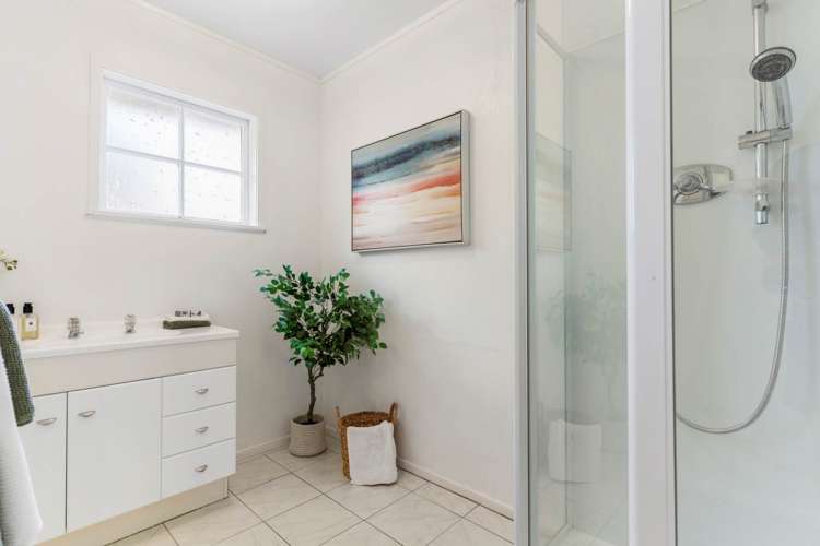 2/11 Vivian Wilson Drive Eastern Beach_12