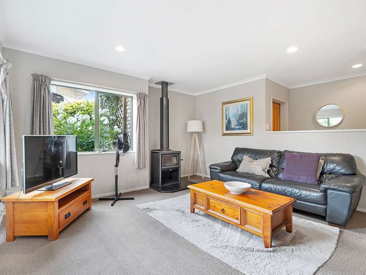 51 Basley road Owhata_10