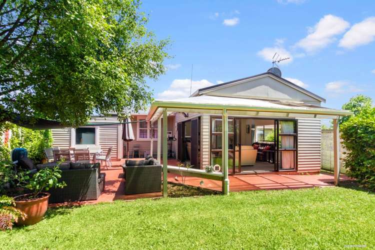 33 Vera Road Te Atatu South_11