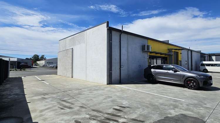 1 and 2/11-13 Wakefield Street Onekawa_3