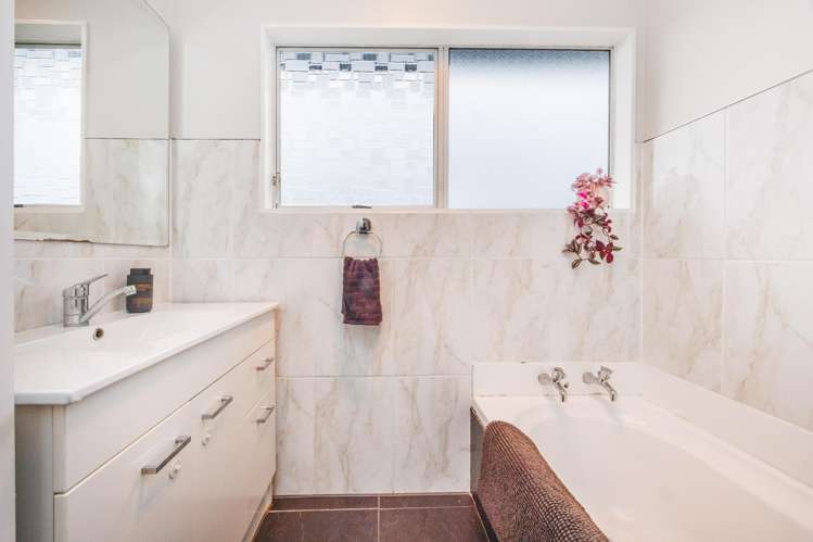 27 Ferndale Place Feilding_11