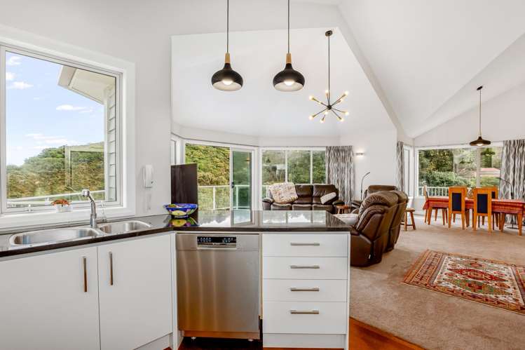 13 Curnow Way Kaiwharawhara_5