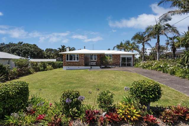 Coastal Charm, Close to Waiotahe Beach