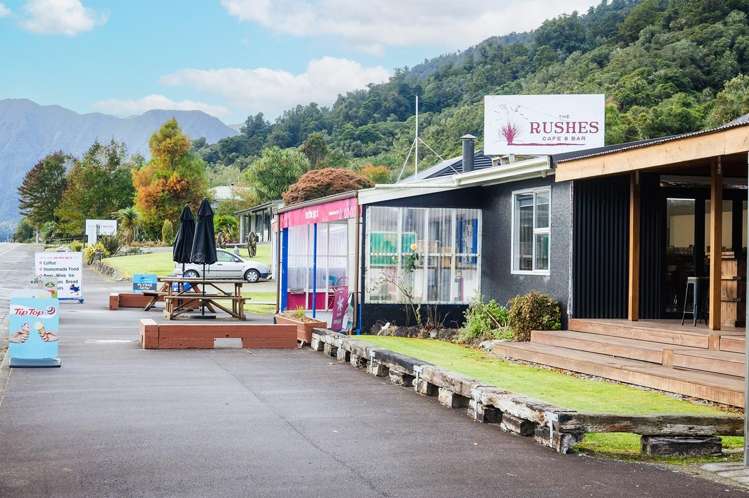 33 Main Road Harihari_24