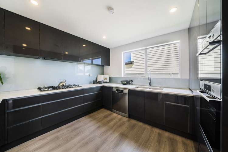 10 Phyllis Street Mount Albert_24