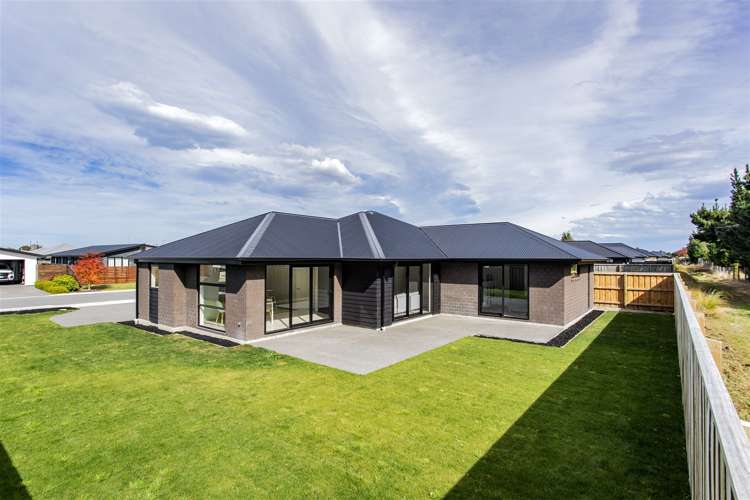 55 Quinn Crescent Woodend_16