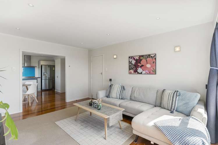 19 Kahikatea Grove Paparangi_4