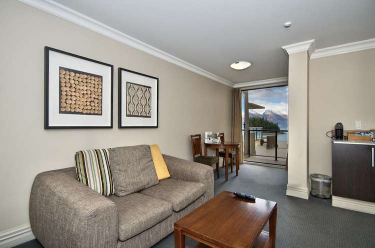 Lake Esplanade Queenstown_1