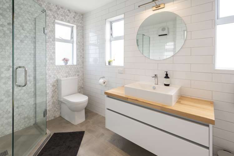 70 Beach Road Mellons Bay_11