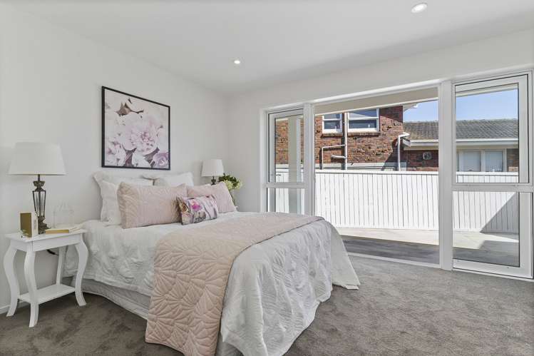 16 Paisley Street Mellons Bay_9