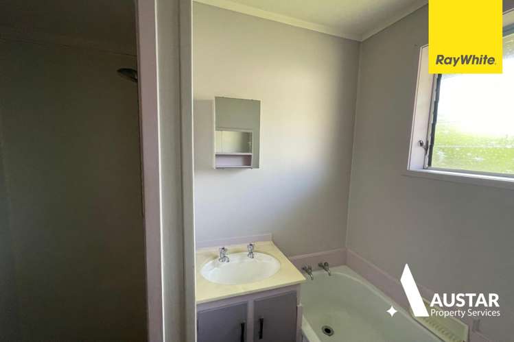  2/28 Royal View Road Te Atatū South_7