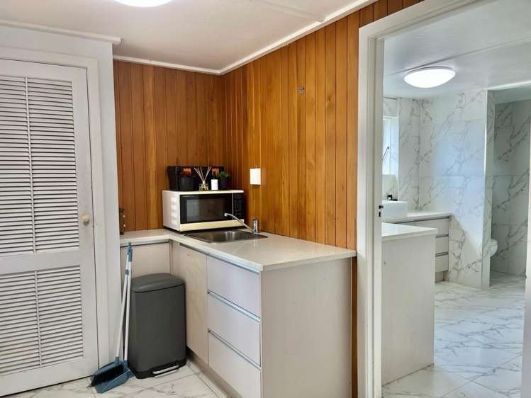 1 Christina Ave Te Atatu South_17