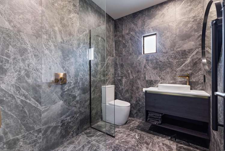 2B Vancouver Drive Queenstown_14