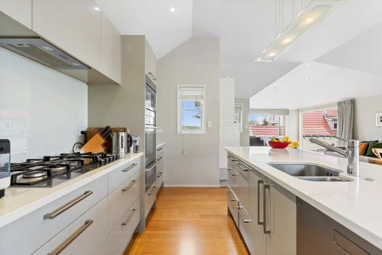 2/33 Ronaki Road Mission Bay_13