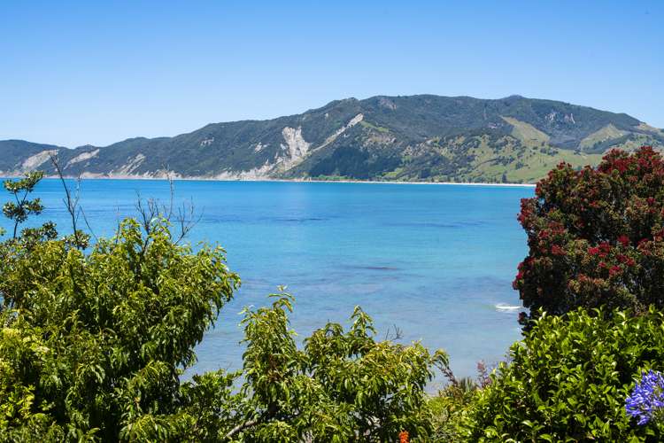 171 Beach Road Tokomaru Bay_17