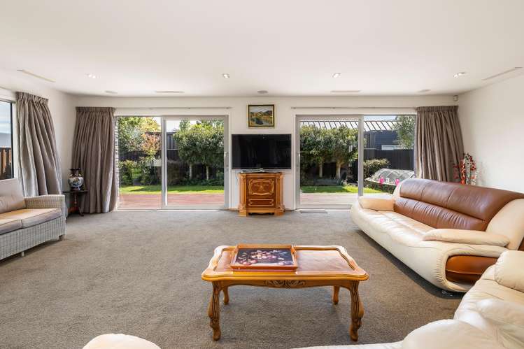8 Waitikiri Square Parklands_4