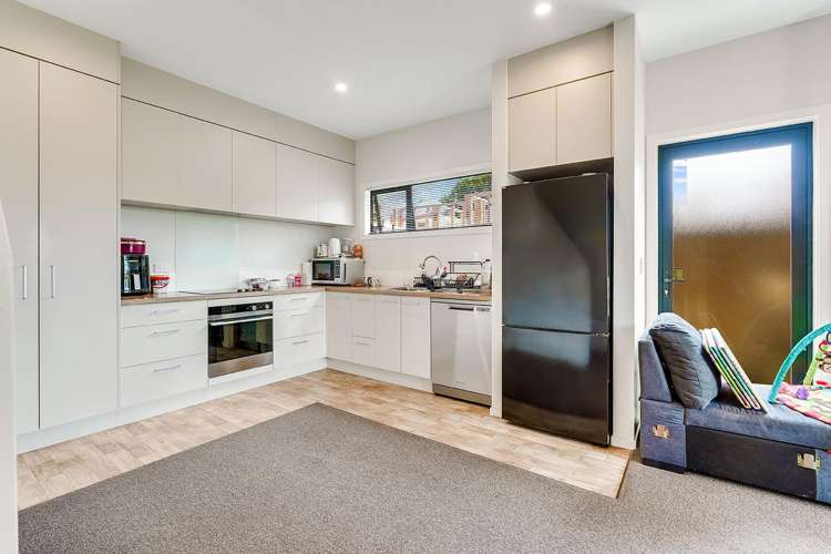 2/7 Dyer Street Whitiora_13