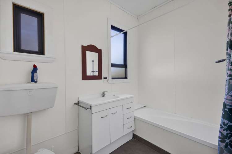 64 Egmont Street Hawera_11