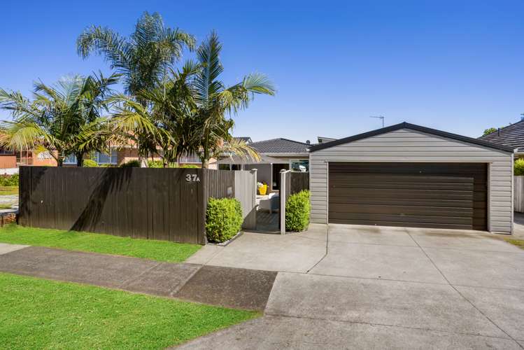 37a Bradbury Road Botany Downs_15