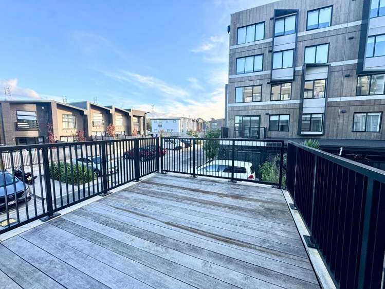 102/5 Rauemi way Te Atatu South_0