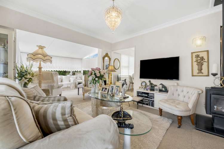 5 Borrowdace Avenue Botany Downs_34