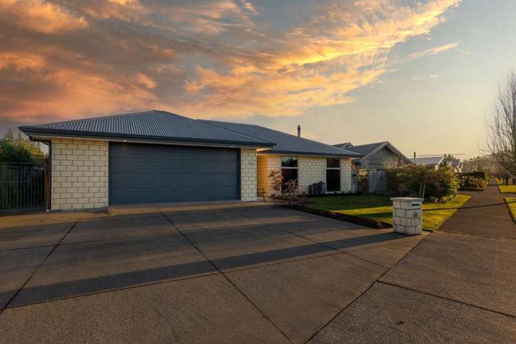 1 Camrose Avenue_0