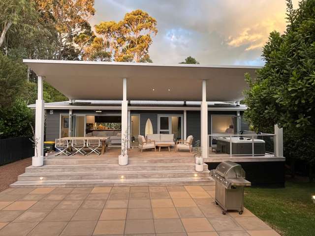 Beach Cottage in Narrow Neck