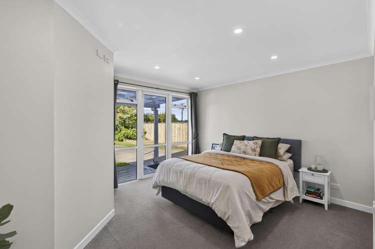 8 York Crescent Westown_13