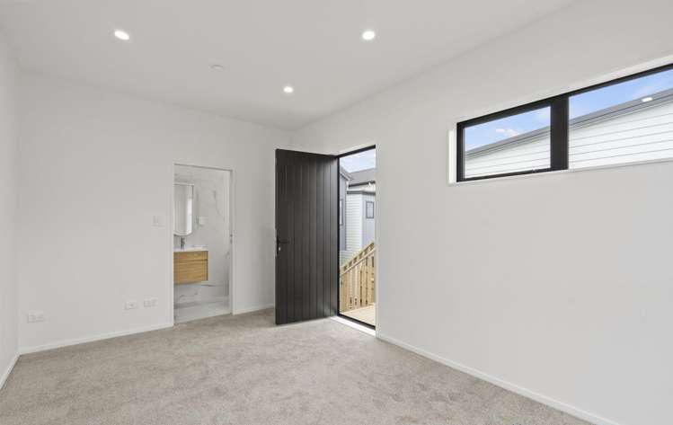 32 Whare Kauri Road Papakura_11