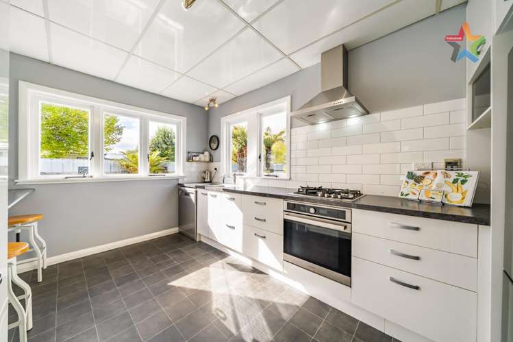 10 Golf Road Manor Park_11