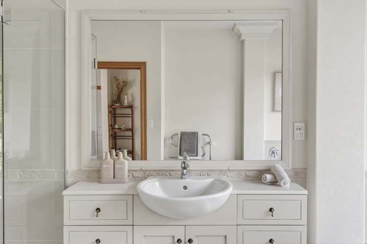 203 Athlone Drive Cambridge_11