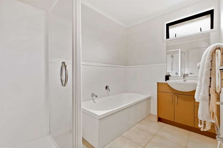 42 Greenbough Lane Greenhithe_14