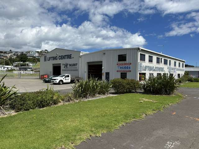 Modern Moturoa Workshop with Secured Yard