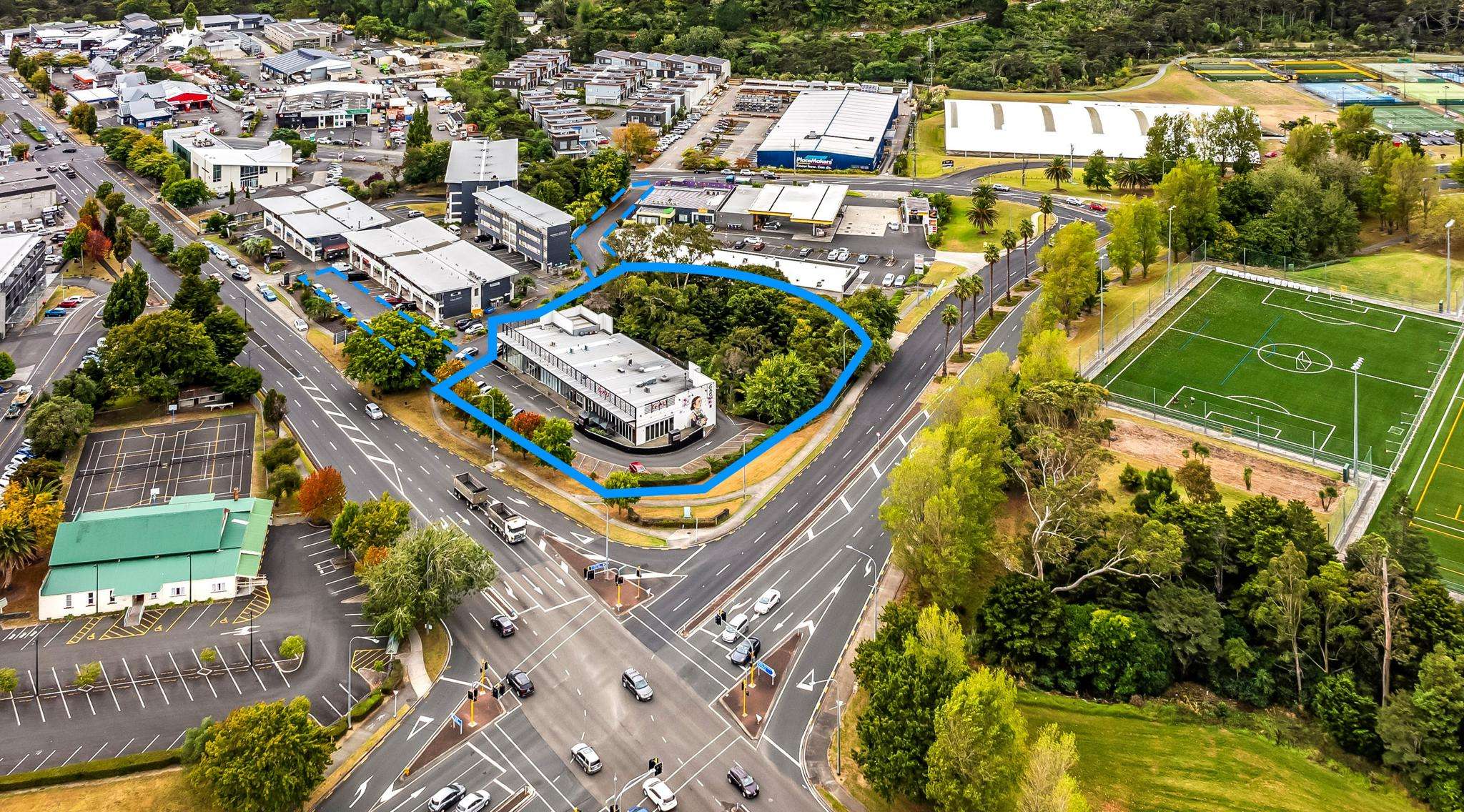 Highly visible North Shore retail offering