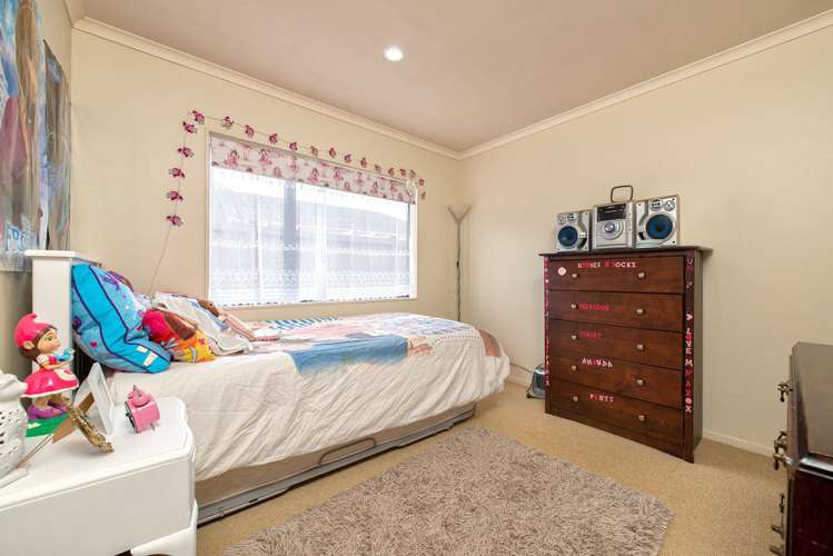 6 Greta Banks Place Wattle Downs_9